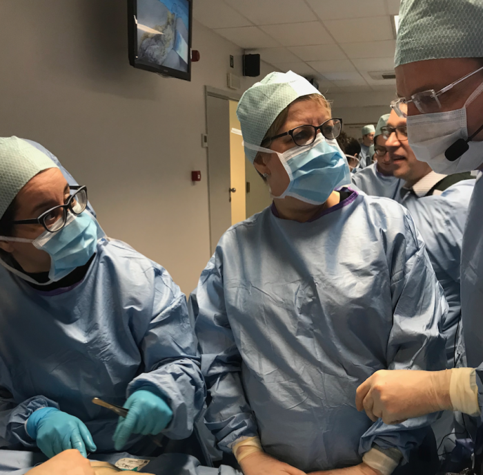 Formation de chirurgiens européens à la technique opératoire de l’implant sternal Ceramil 1